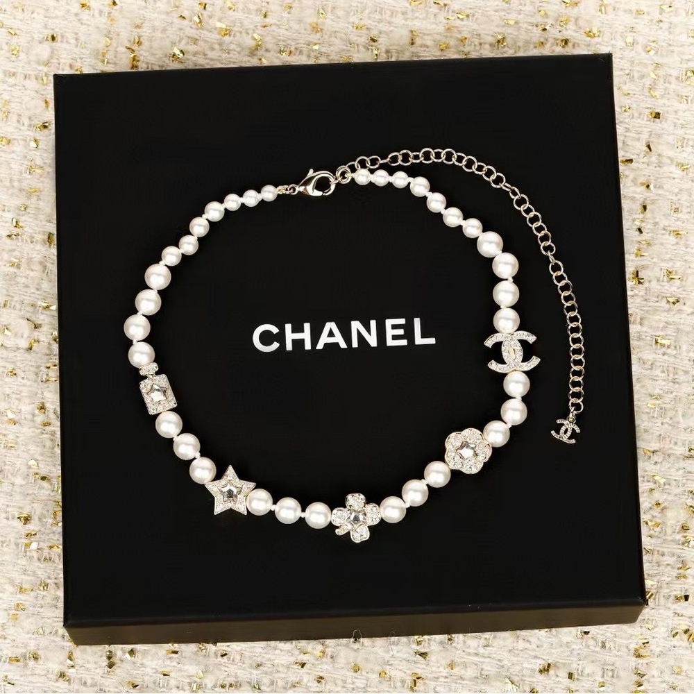 CHANEL White Pearl Necklace Timeless Elegance